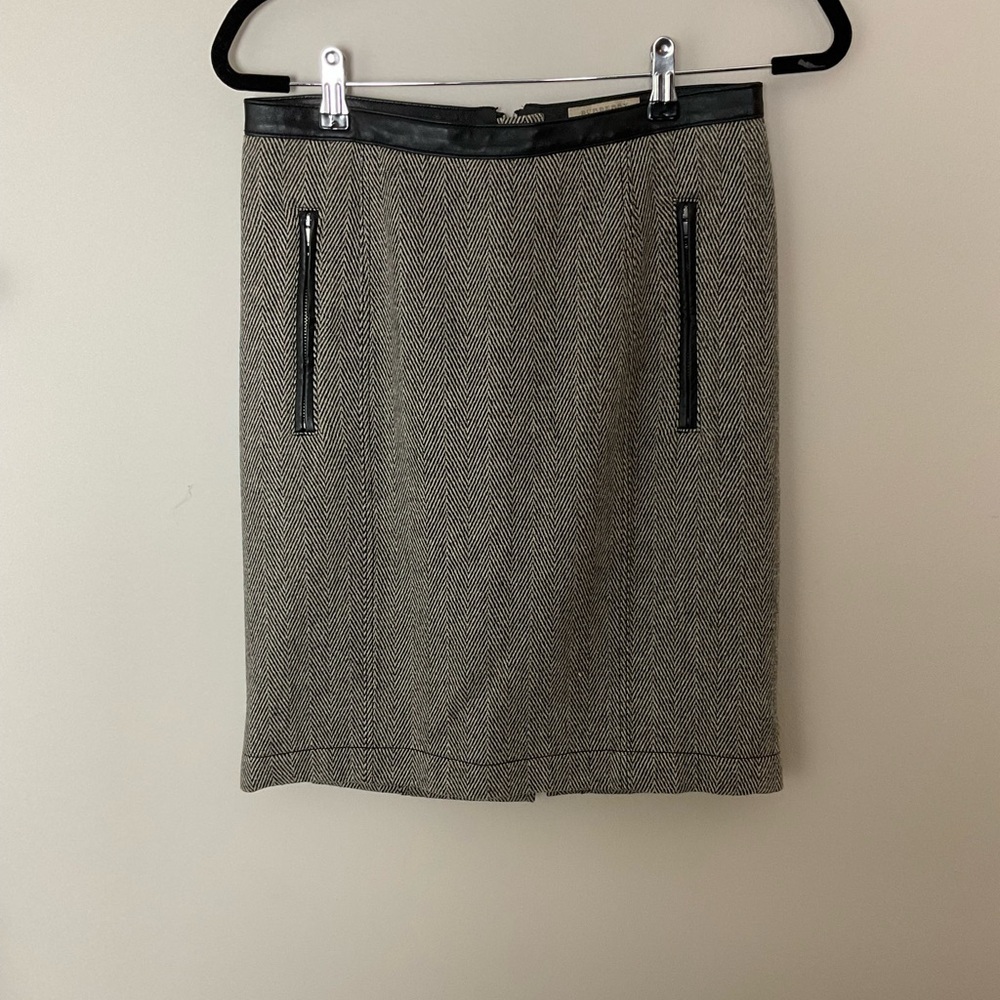 Burberry Brit Classic Black & White Tweed Pencil Skirt Zip Details Leather Trim